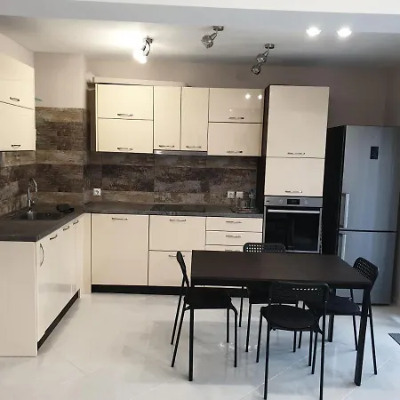 Apartman New The Twins Two-bedroom, 5 At 15 Tsani Ginchev Street, Floor 3 *