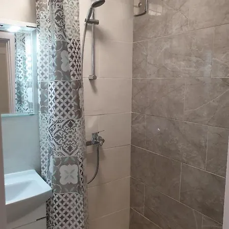 New The Twins Two-bedroom, 5 At 15 Tsani Ginchev Street, Floor 3 Apartman *