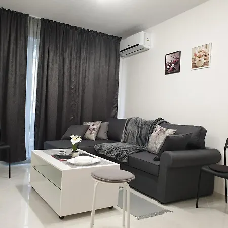 New The Twins Two-bedroom, 5 At 15 Tsani Ginchev Street, Floor 3 Apartman *