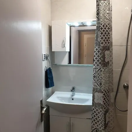 Apartman New The Twins Two-bedroom, 5 At 15 Tsani Ginchev Street, Floor 3 *