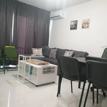 New The Twins Two-bedroom, 5 At 15 Tsani Ginchev Street, Floor 3 Apartman *