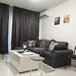 New The Twins Two-bedroom, 5 At 15 Tsani Ginchev Street, Floor 3 Apartman *