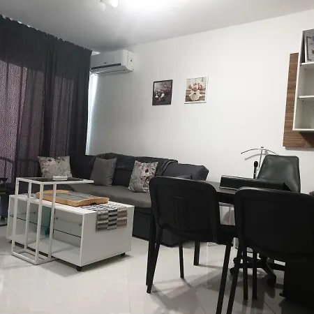 New The Twins Two-bedroom, 5 At 15 Tsani Ginchev Street, Floor 3 * וארנה