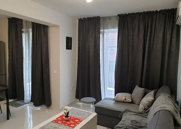 New The Twins Two-bedroom, 5 At 15 Tsani Ginchev Street, Floor 3 Apartmán *