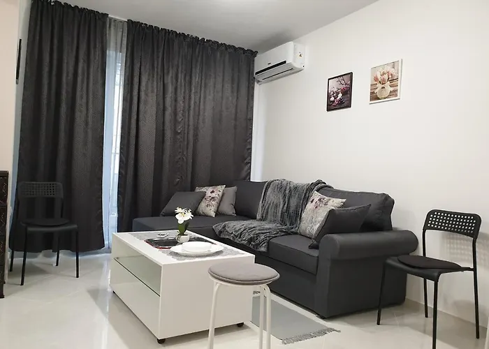 New The Twins Two-bedroom, 5 At 15 Tsani Ginchev Street, Floor 3 Apartmán *