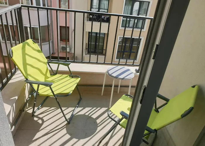 New The Twins Two-bedroom, 5 At 15 Tsani Ginchev Street, Floor 3 Apartmán