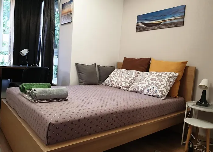 New The Twins Two-bedroom, 5 At 15 Tsani Ginchev Street, Floor 3 Apartmán